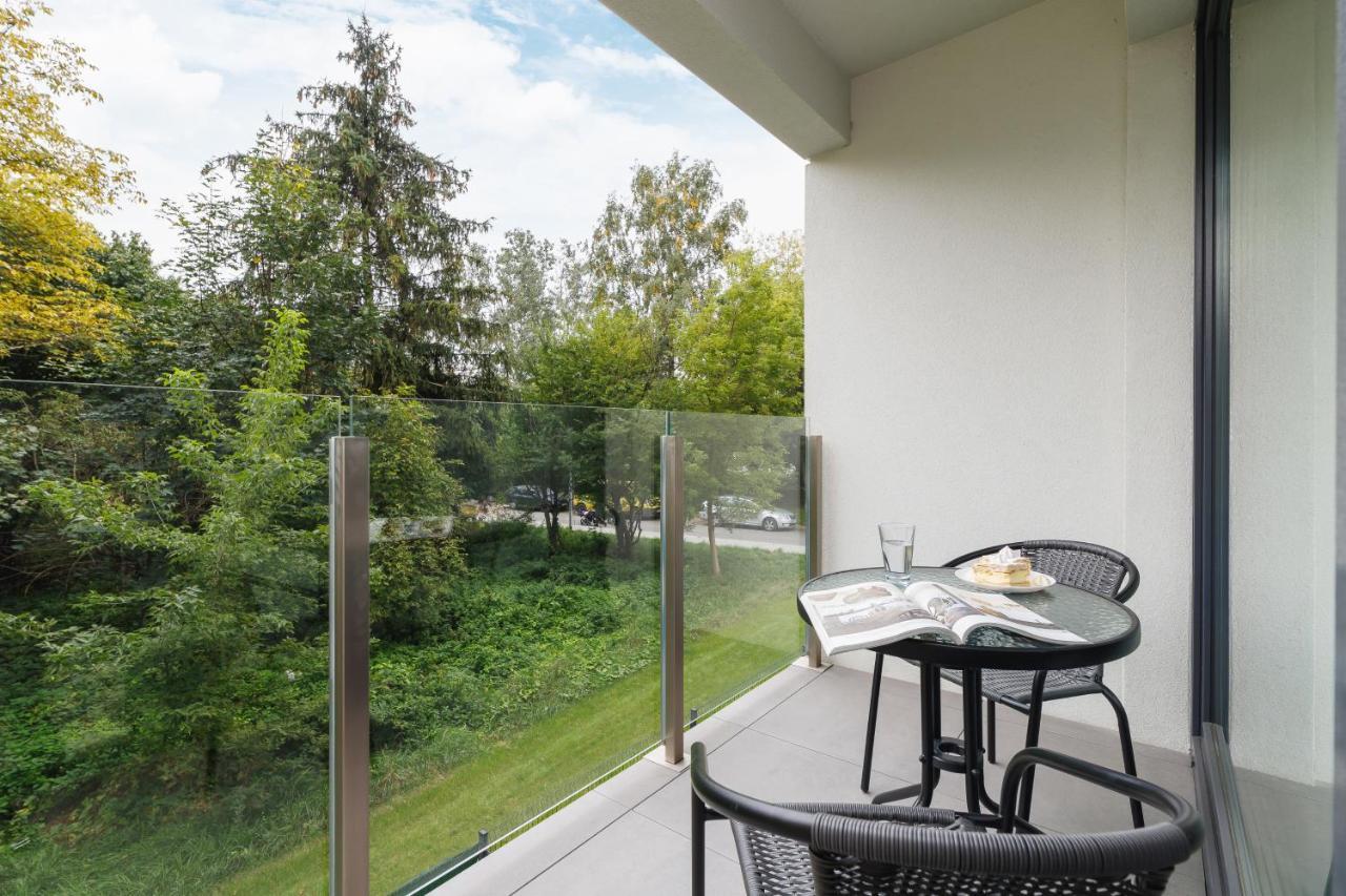W Parku Lotnikow Apartments Tauron Arena By Noclegi Renters クラクフ エクステリア 写真
