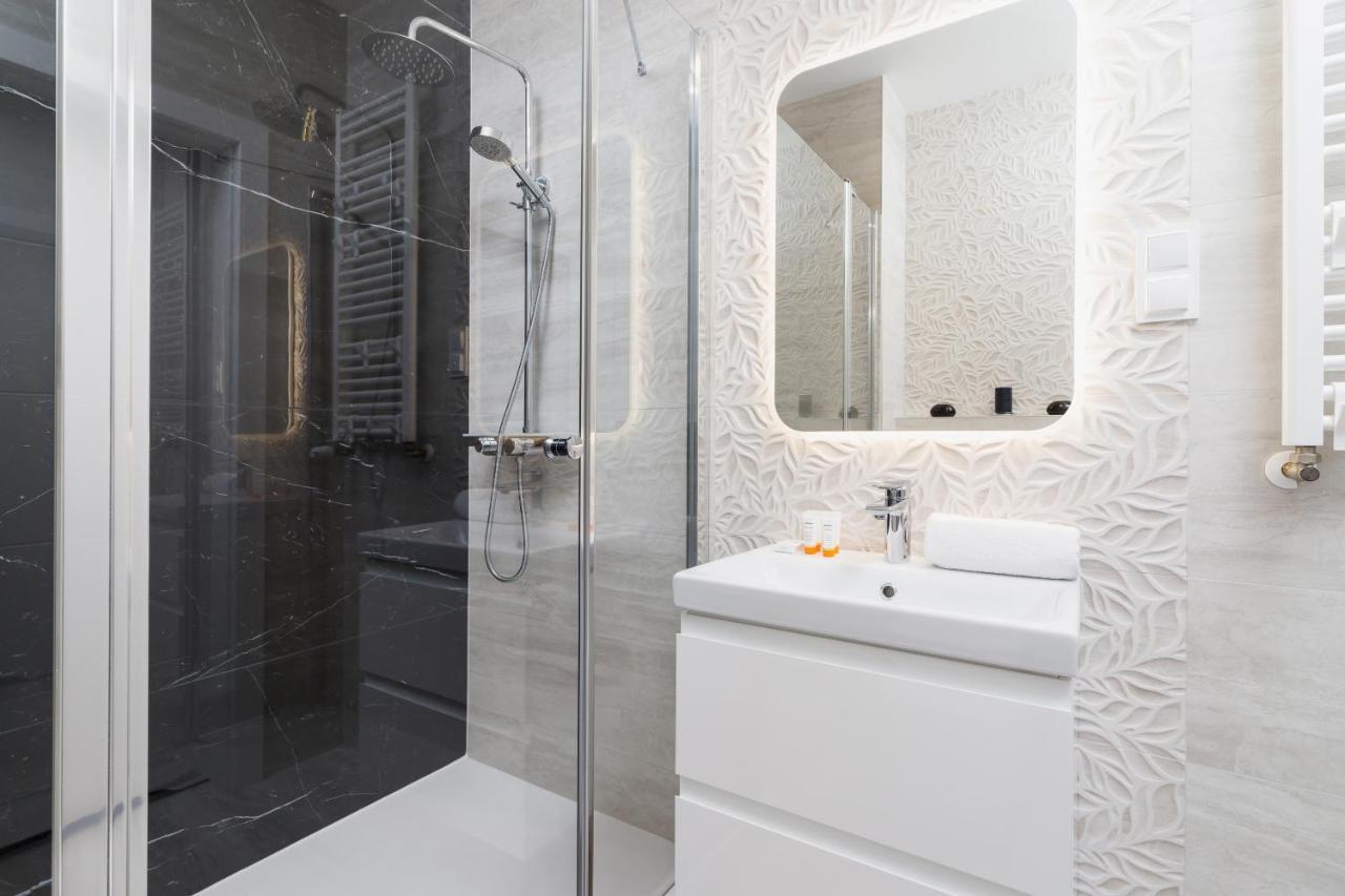 W Parku Lotnikow Apartments Tauron Arena By Noclegi Renters クラクフ エクステリア 写真