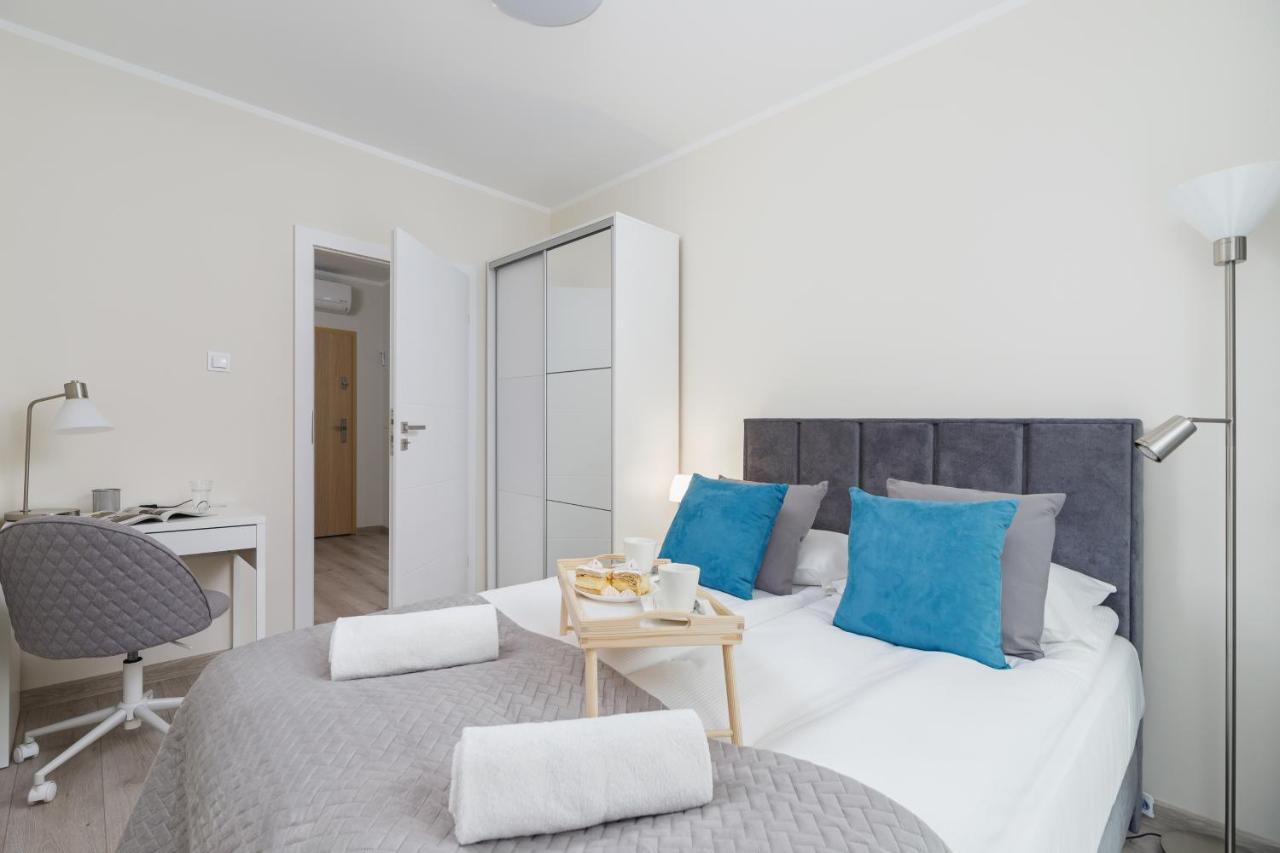 W Parku Lotnikow Apartments Tauron Arena By Noclegi Renters クラクフ エクステリア 写真